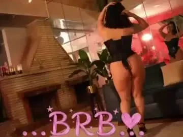 Chaturbate Best live sex cam show of mia_helll