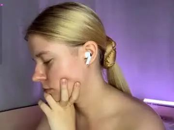 Chaturbate Live Sex Cam of ednadennis