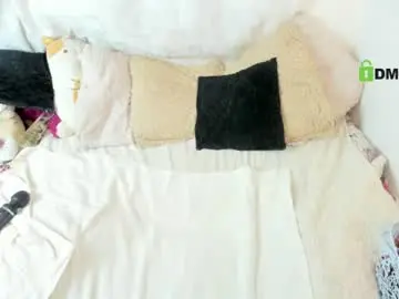 Chaturbate Live Sex Cam of hallestrawberry69