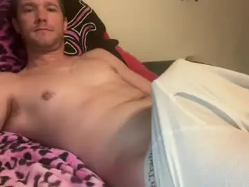 Chaturbate Live Sex Cam of tommygunzsolo