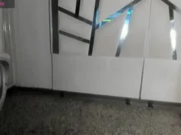 Chaturbate Watch Live Sex Cams of roxanasiranohh