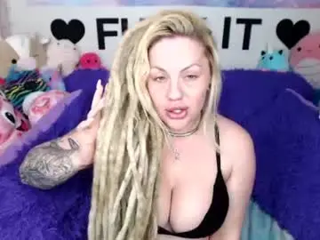 Chaturbate Free Live Porn of mackenziewolfe
