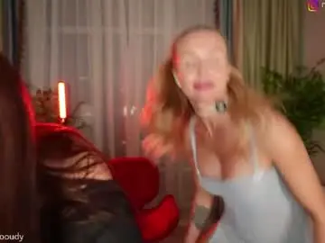 Chaturbate Live Sex Cam of mia_cloudy