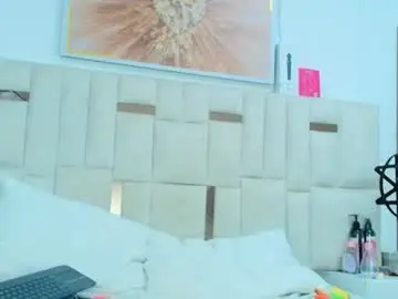 Chaturbate Live Sex Cam of sara_bigass__