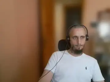 Chaturbate Live Sex Cam of lefrenchiies07