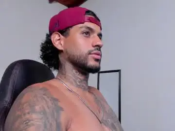 Chaturbate Live Sex Cam of luigi1_