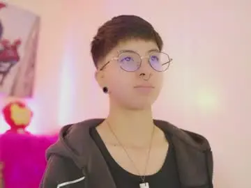 Chaturbate Best live sex cam show of tomboy_tommy