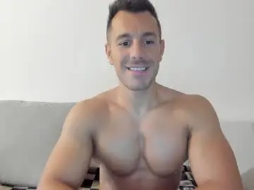 Chaturbate Best live sex cam show of roberto4ever