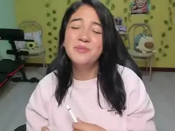 Chaturbate Live Sex Cam of littleprety6969