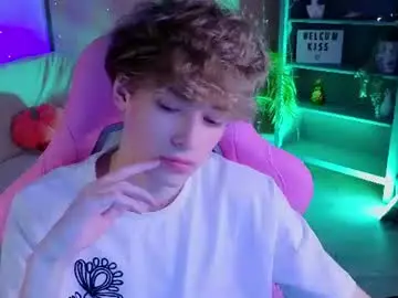 Chaturbate Live Porn of curly_twinkboy