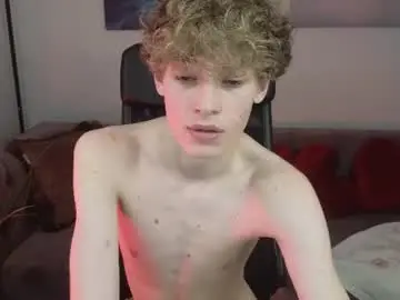 Chaturbate Free Porn Cam of curly_twinkboy