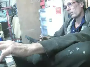 Chaturbate Live Sex Cam of 03oldskoolatgm