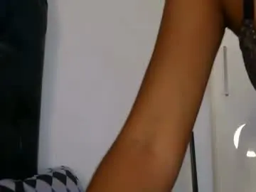 Chaturbate Live Sex Cam of sweetwhisper4u