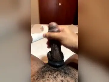 Chaturbate Live Sex Cam of davis_smith2100