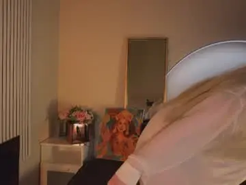 Chaturbate Live Sex Cam of snowflakeskitty