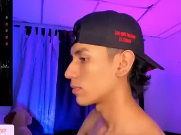 Chaturbate Live Sex Cam of damien_howard