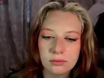 Chaturbate Live Sex Cam of earn_my_lily