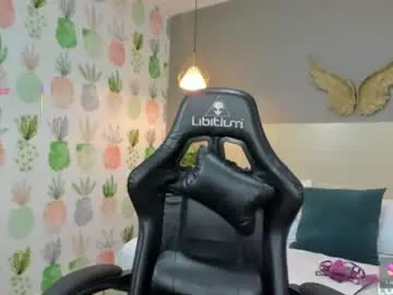 Chaturbate Sex Cam of isabella_florez22