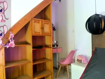 Chaturbate Live Sex Cam of penelopeguzman__