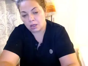Chaturbate Live Sex Cam of curvymomylore