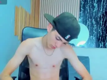 Chaturbate Sex Cam of enzoo_smith