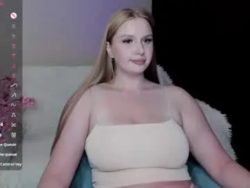 Chaturbate Live Sex Cam of michellemilerr