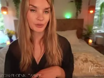Chaturbate Live Sex Cam of phoenix_taylor