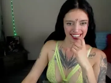 Chaturbate Live Sex Cam of lucia_evans21