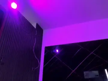 Chaturbate Watch Live Sex Cams of nina_hazee_