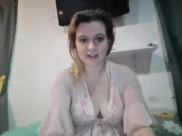 Chaturbate Live Sex Cam of avery_doll21