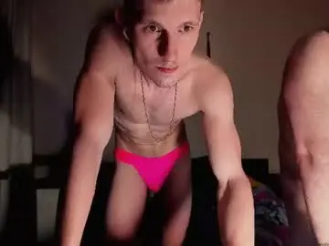 Chaturbate Live Sex Cam of kevin_hornyyy