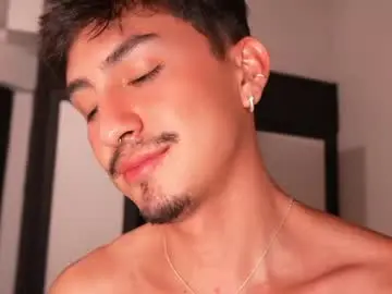 Chaturbate Best live sex cam show of sweettaaron