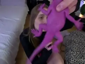 Chaturbate Live Sex Cam of lisa_schiele