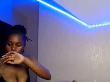 Chaturbate Adult Webcams of essy_hero