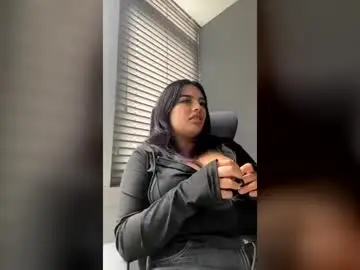 Chaturbate Watch Live Sex Cams of lilimilk21