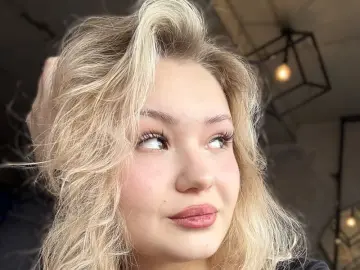 Livejasmin Free Porn Cam of LavernaMonnot