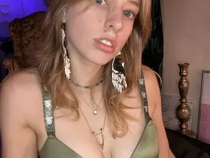Myfreecams Nude Webcam of ellispierce