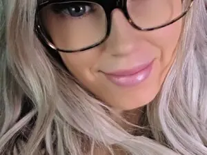 Myfreecams Watch Live Sex Cams of Cora9