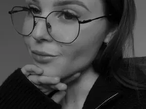 Myfreecams Live Sex Cam of Adeline_sky