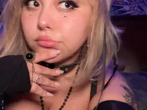 Myfreecams Live Sex Cam of AliceMae_