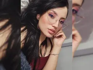 Myfreecams Live Sex Cam of h_e_r_a