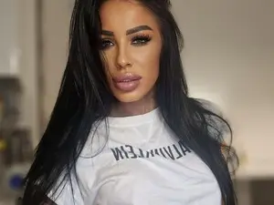Myfreecams Watch Live Sex Cams of AnyssyaHoot
