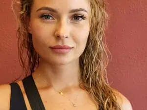 Myfreecams Live Sex Cam of Dee4w
