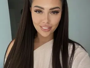 Myfreecams Live Sex Cam of Sweetylinaa