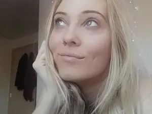 Myfreecams Nude Webcam of Leeleigh1