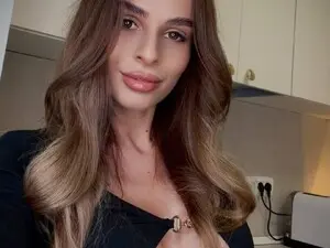 Myfreecams Private Sex Chat of ElaraShine
