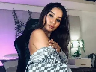 Streamate Adult Webcams of mia_rousse025