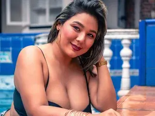 Streamate Free Porn Cam of LatinaHoleQueen