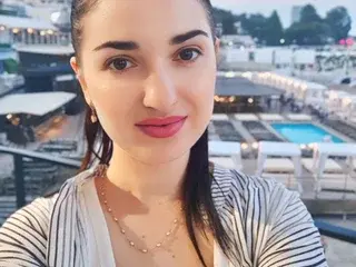 Streamate Nude Webcam of Meri_Gold