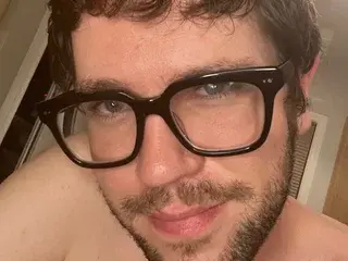 Streamate Free Live Porn of Hole4Yoos